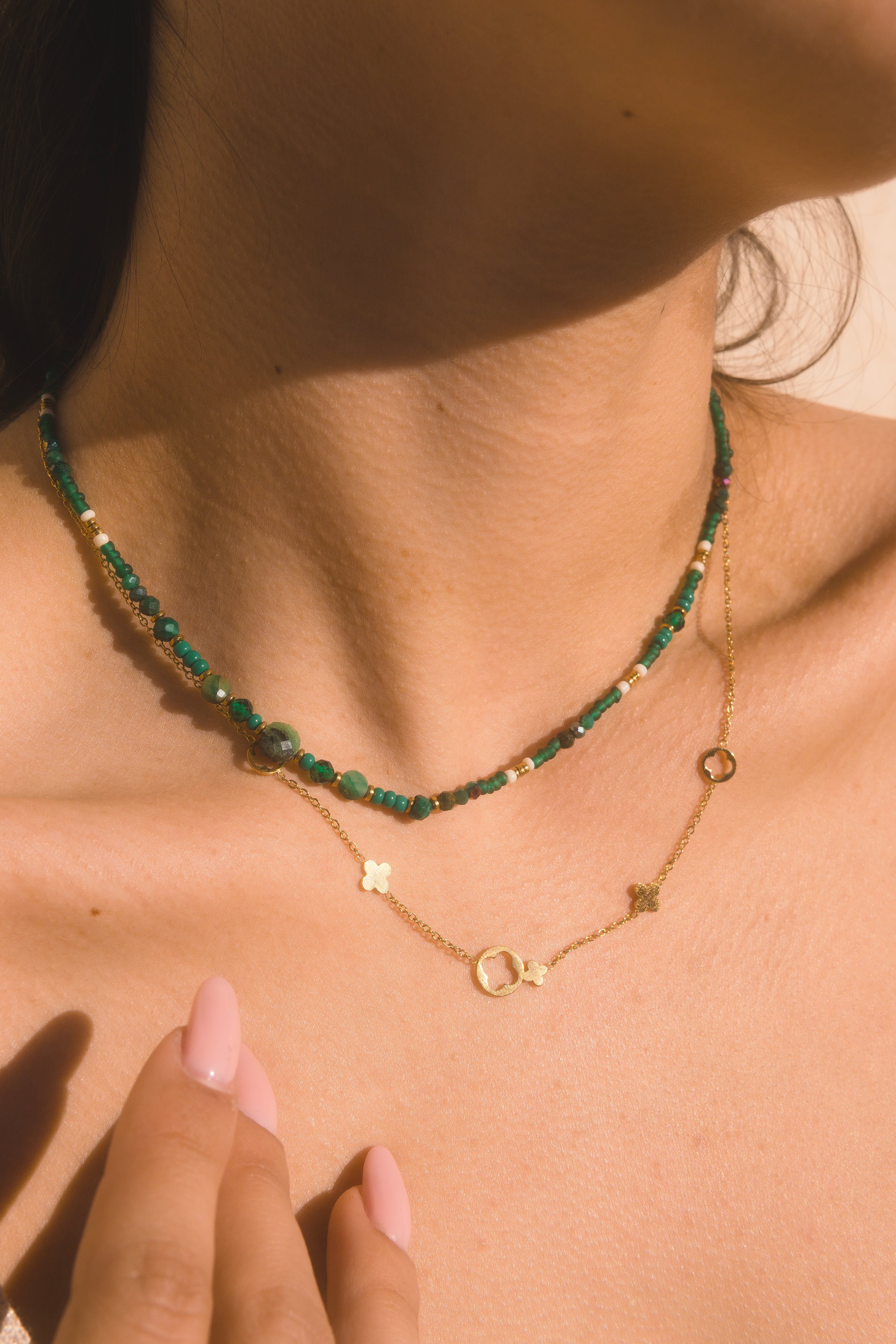 Collar con dijes tréboles