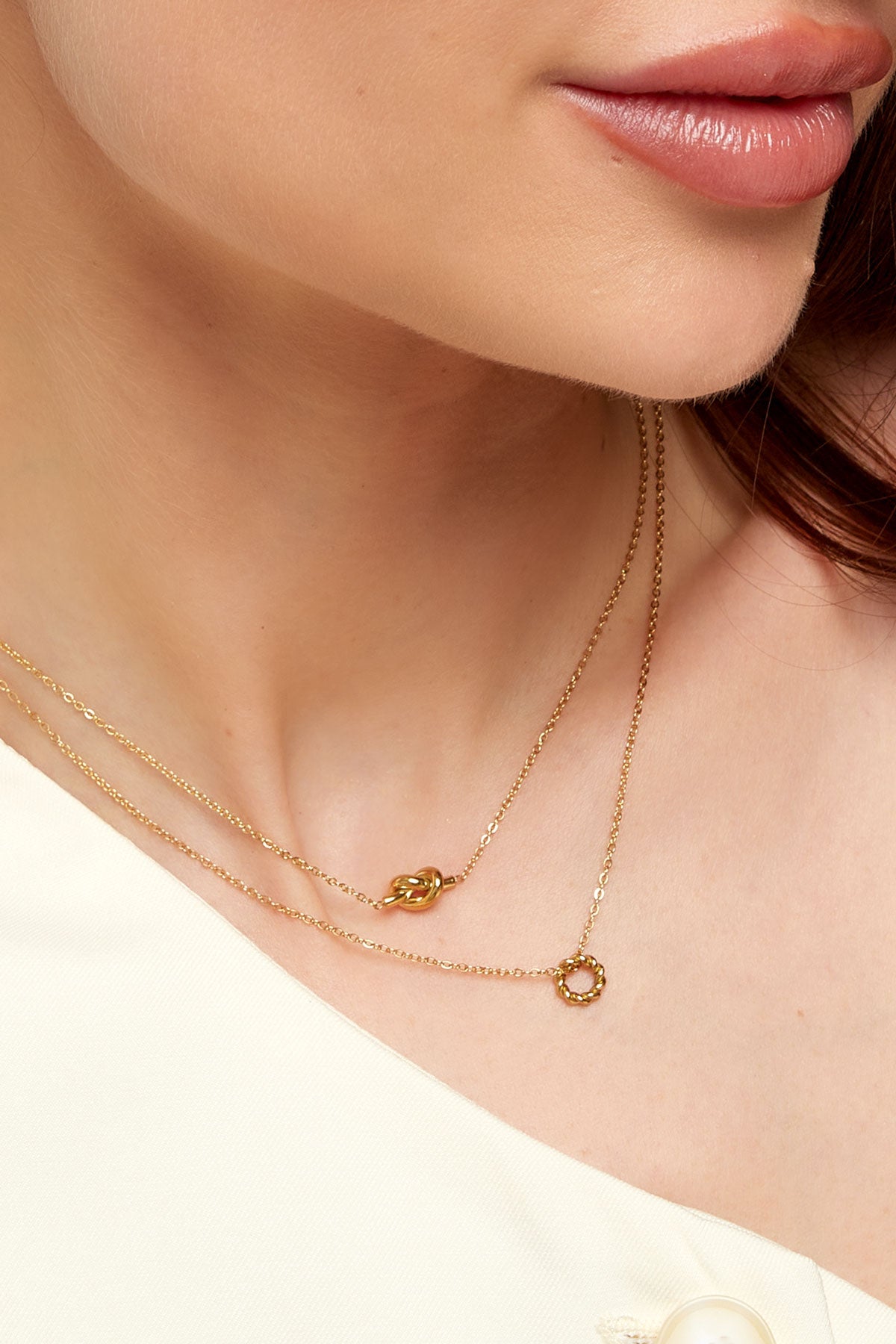 collar sencillo con dije anudado