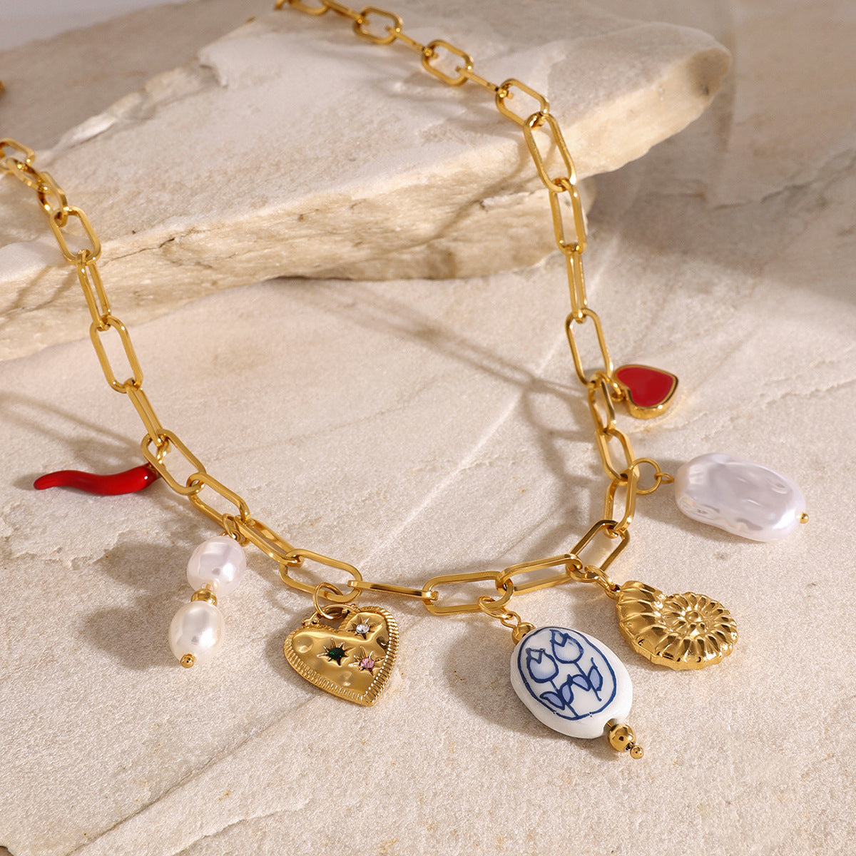 Collar con varias dijes