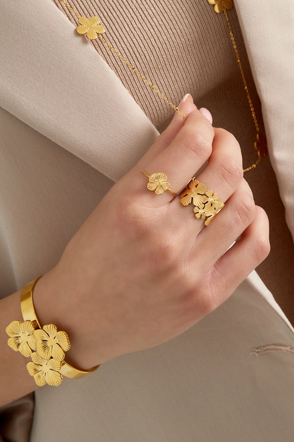 Anillo con linda flor