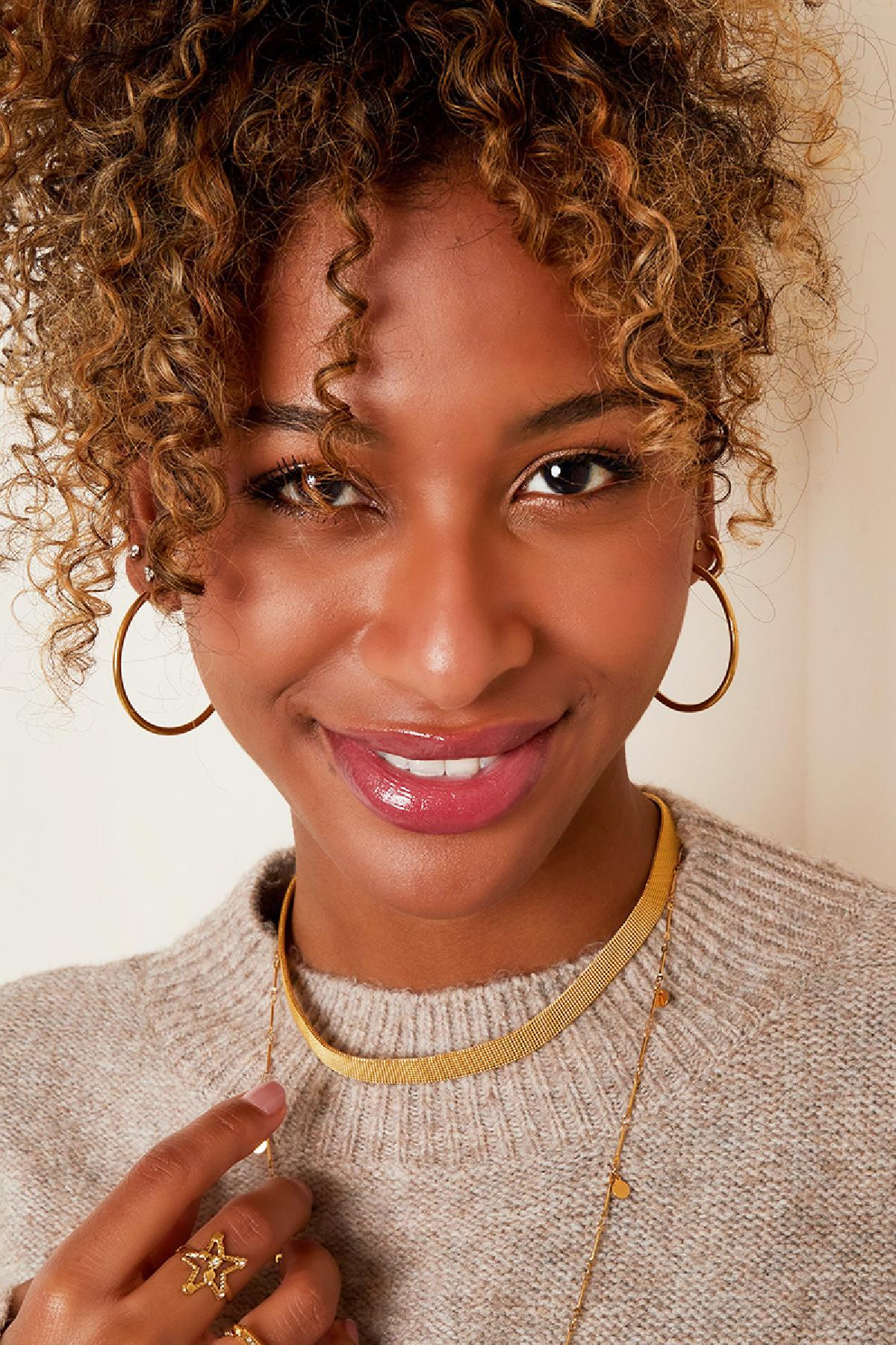 Medium hoop earrings Secondary product image