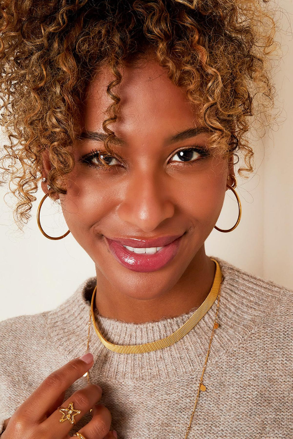 Medium hoop earrings
