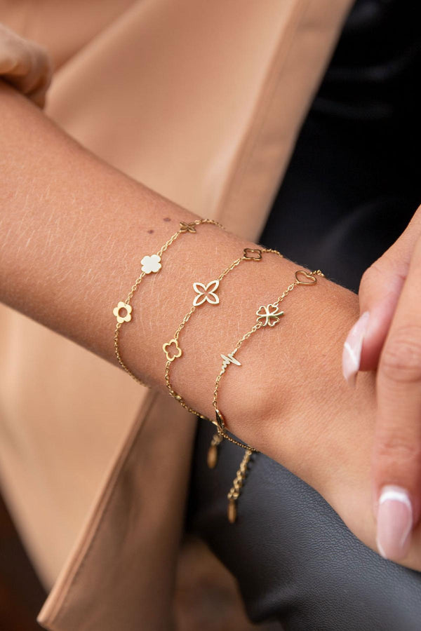 Pulsera minimalista con charms 
