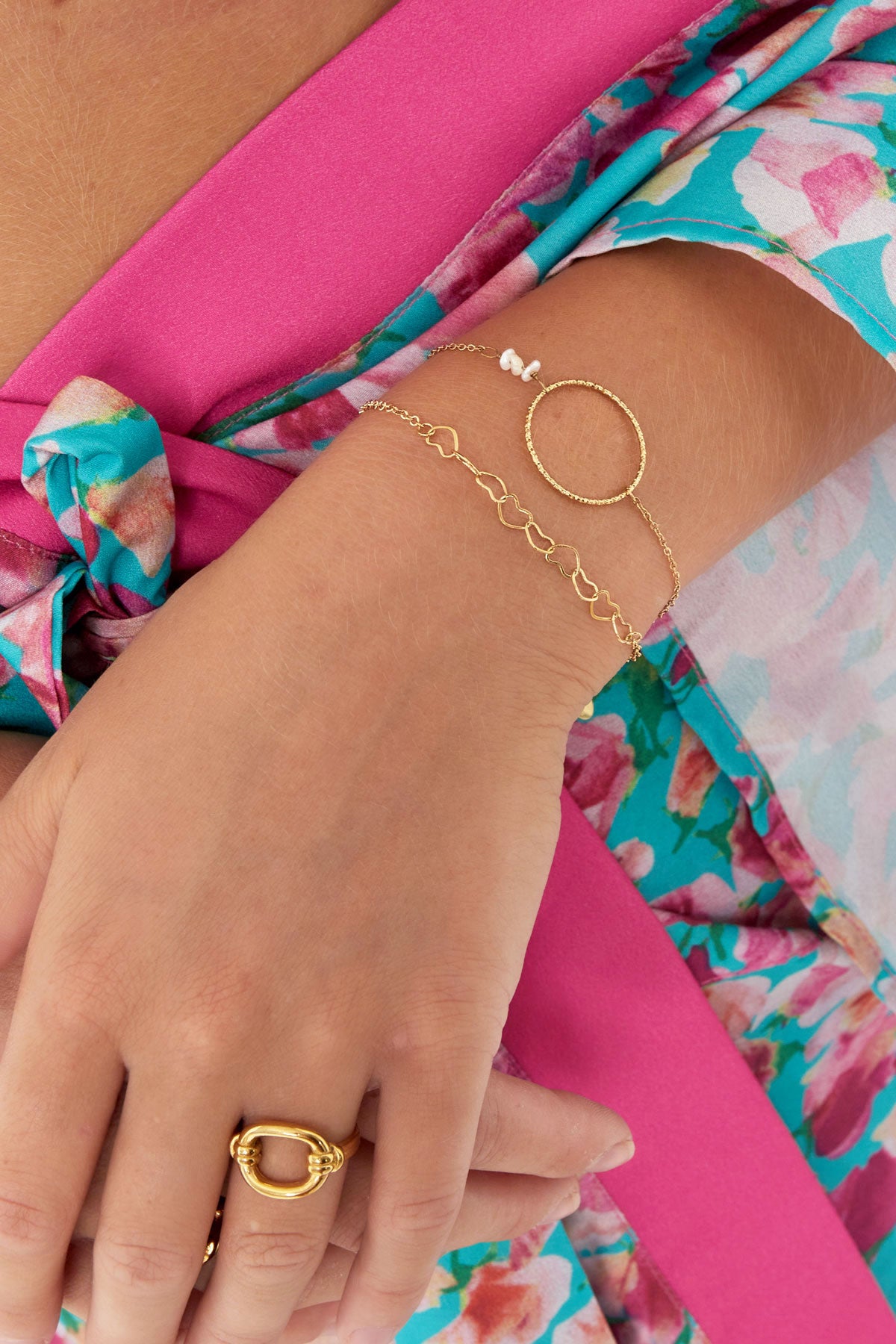 Pulsera circulo grande con perlas 