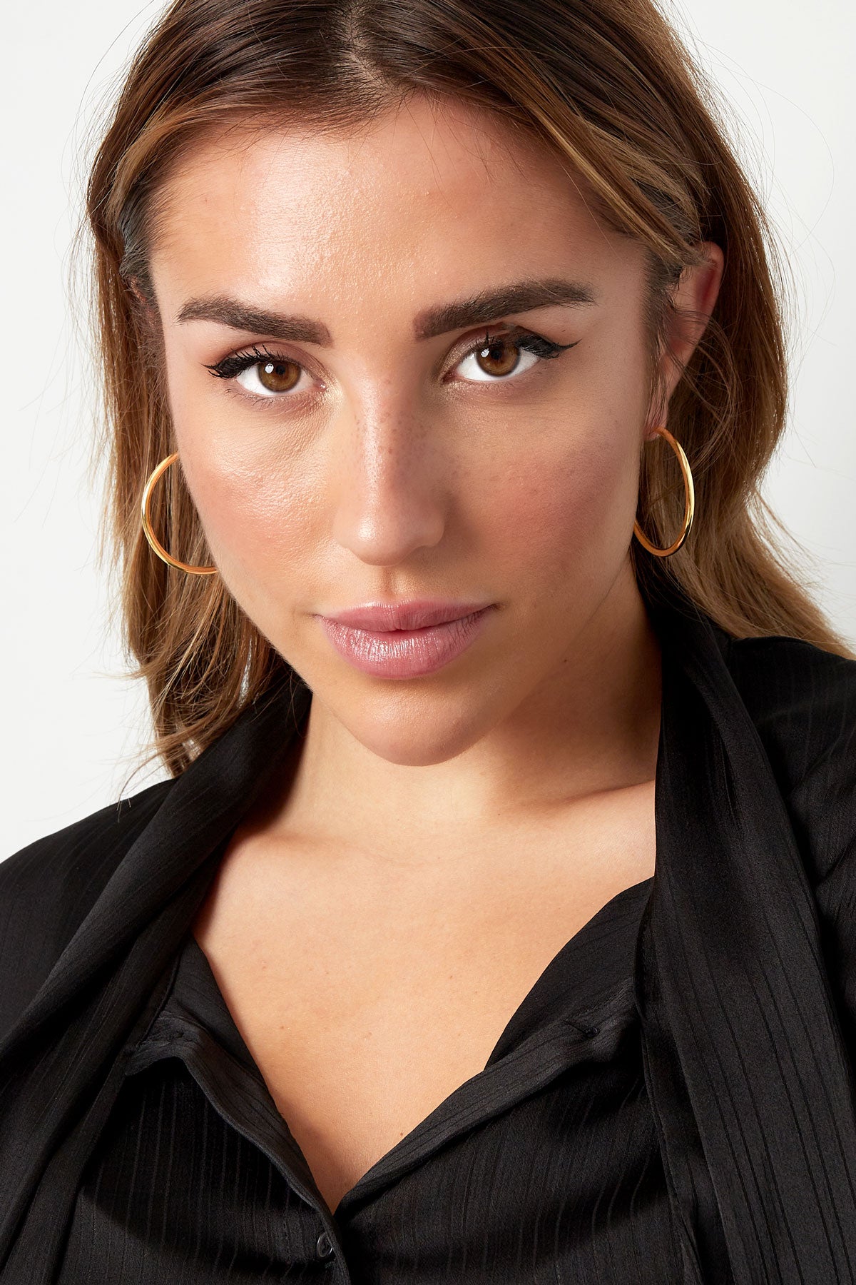 Medium basic earrings Secondary product image