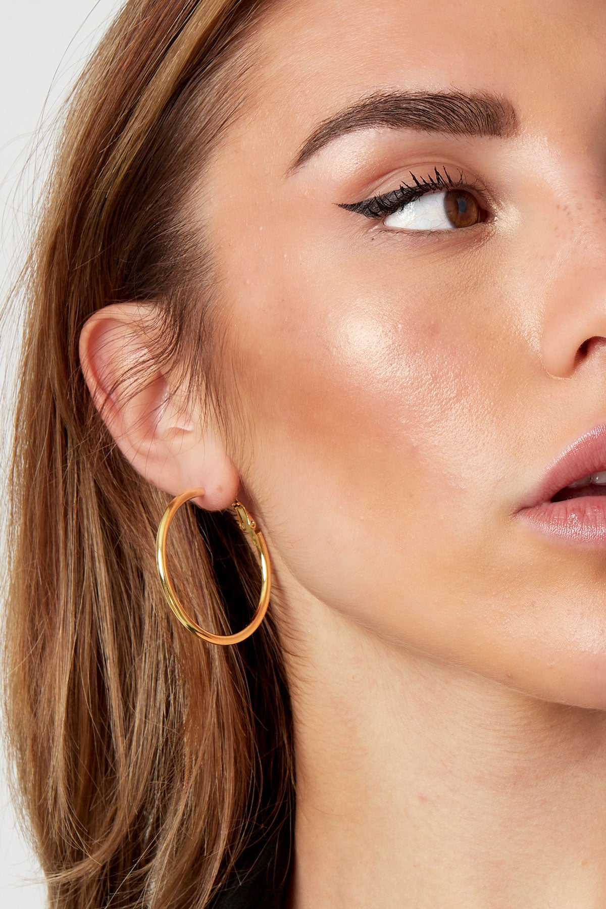 medium basic earrings
