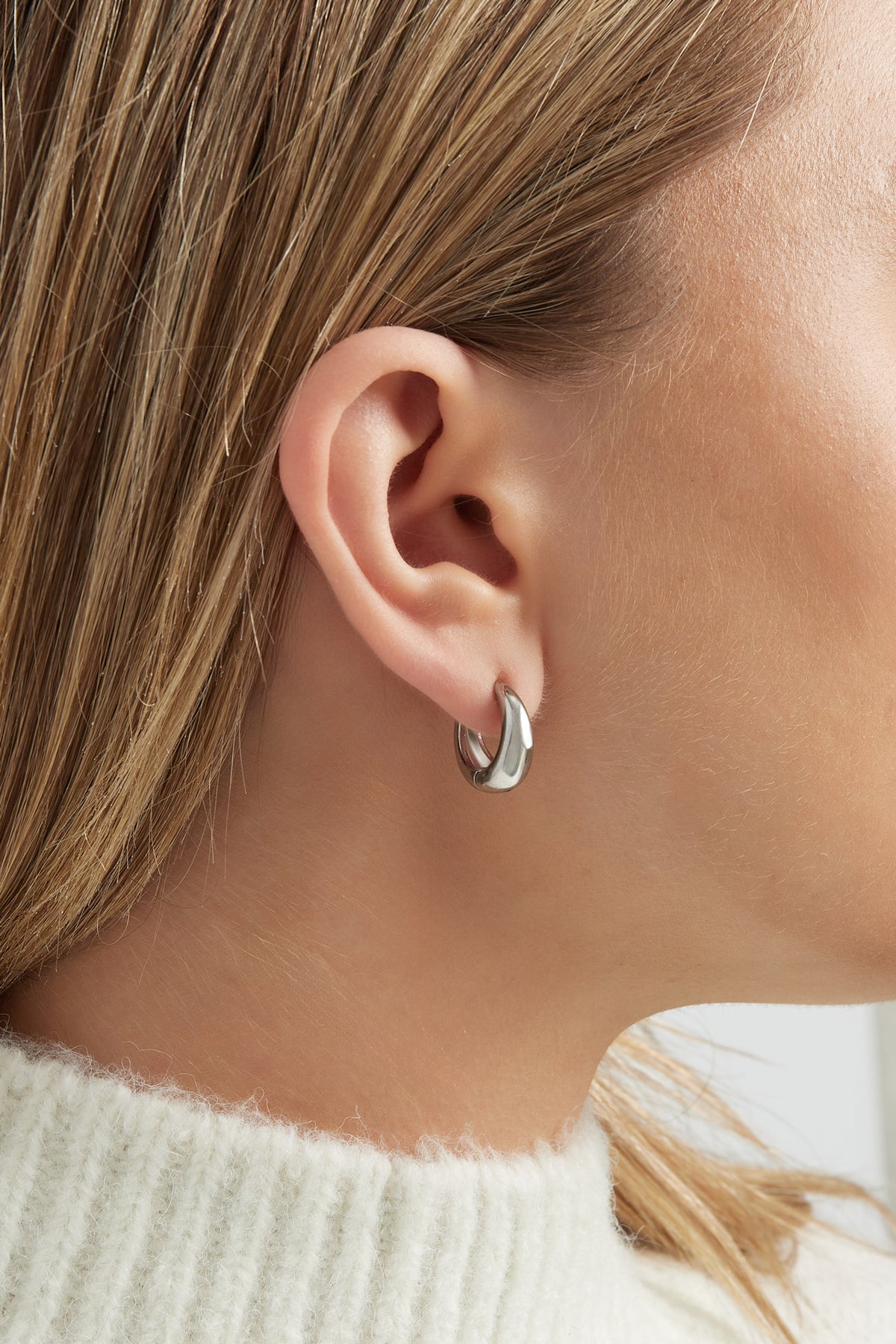 Medium basic hoop earrings