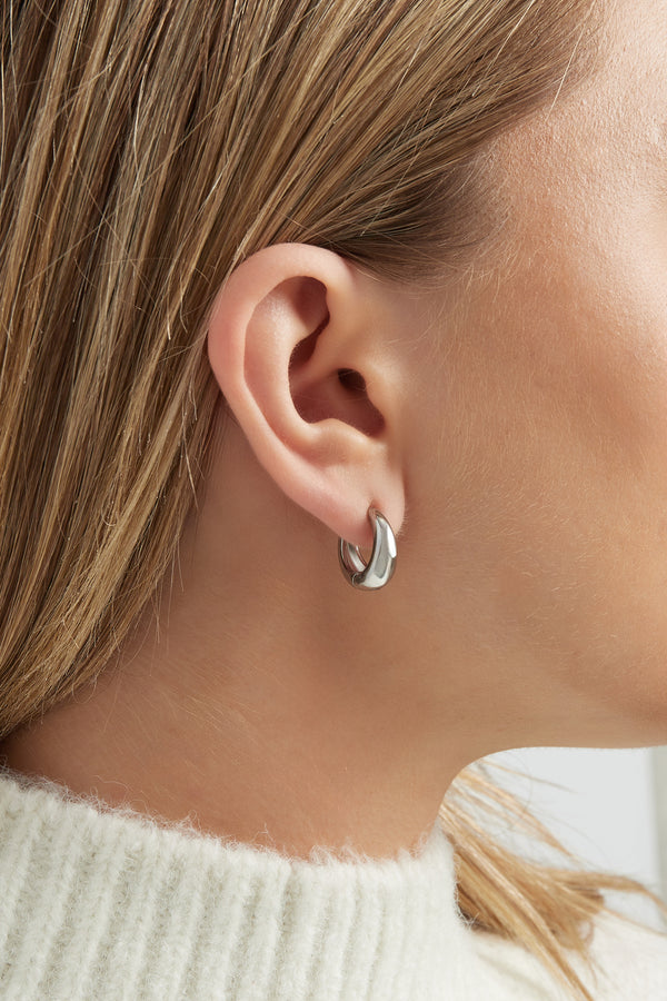 Medium basic hoop earrings