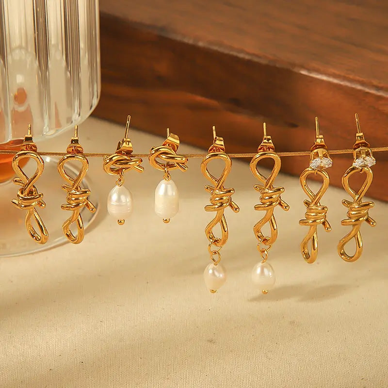 Pendientes en forma de nudo con perlas
