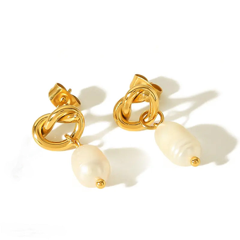 Pendientes en forma de nudo con perlas