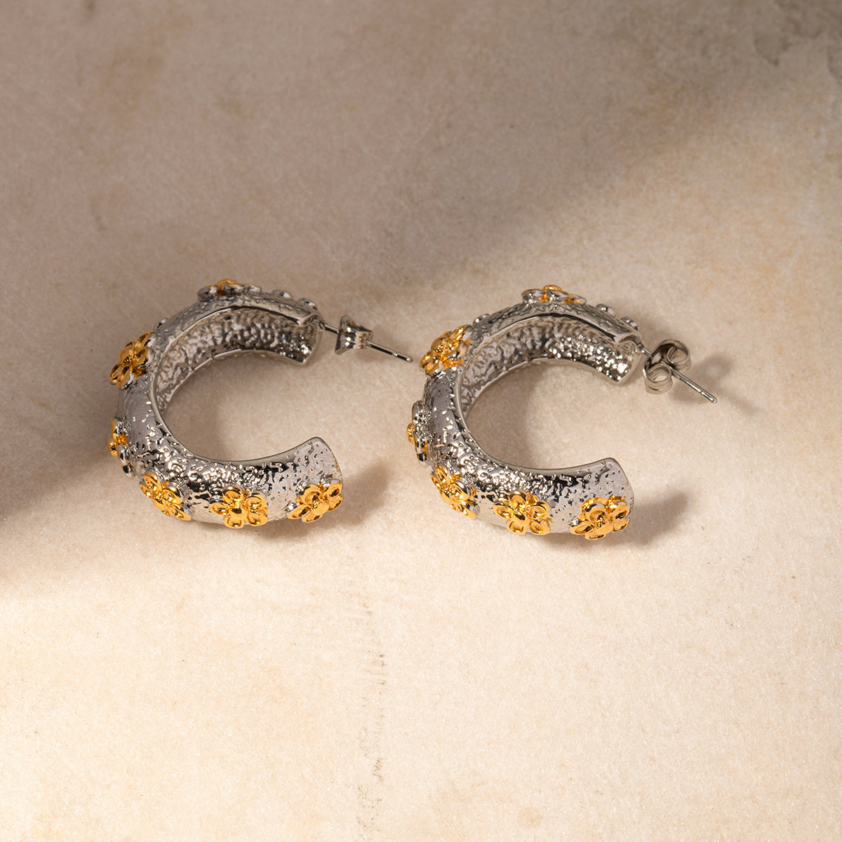 Pendientes con diseño de flores retro
