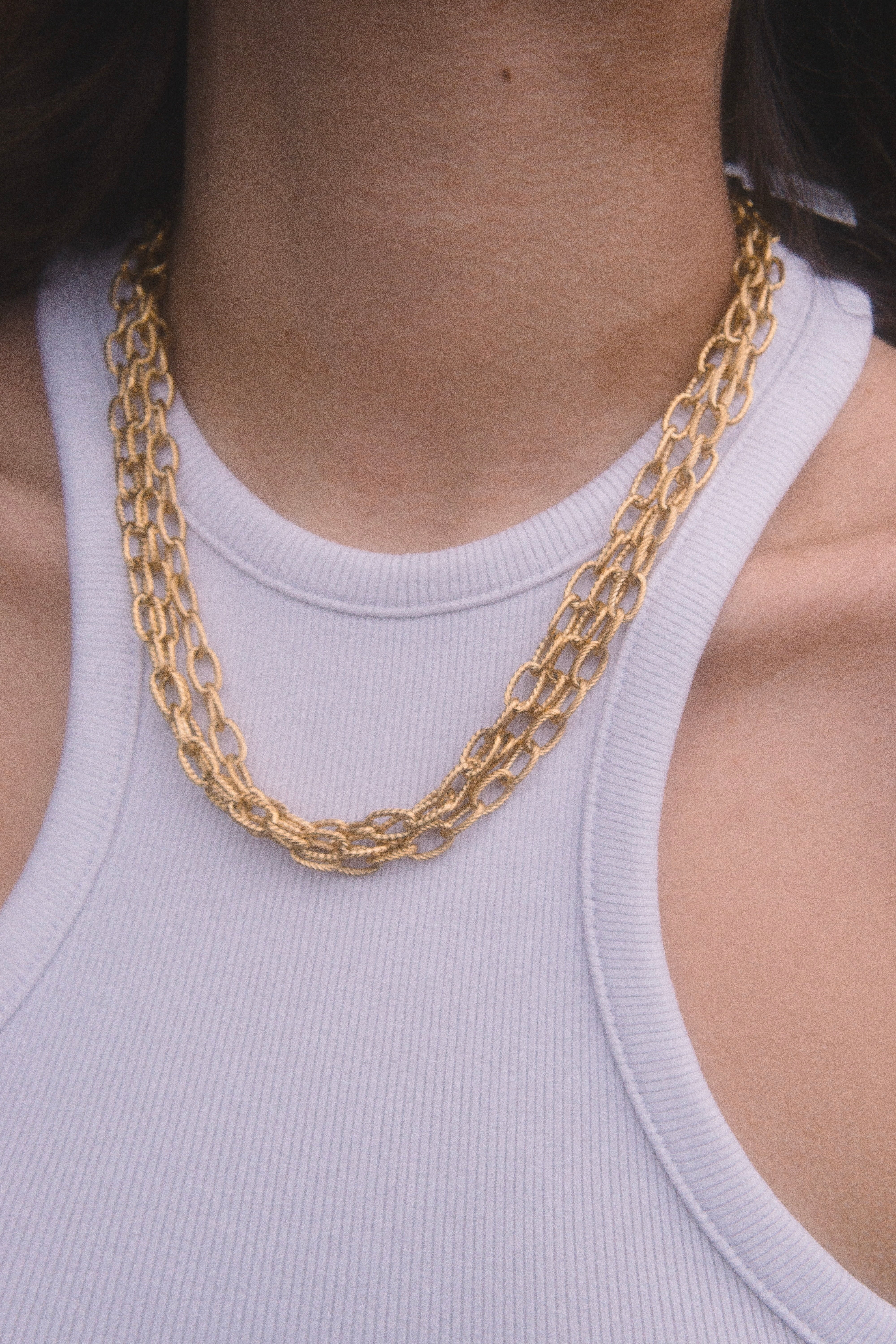 Collar de eslabones múltiples dorados