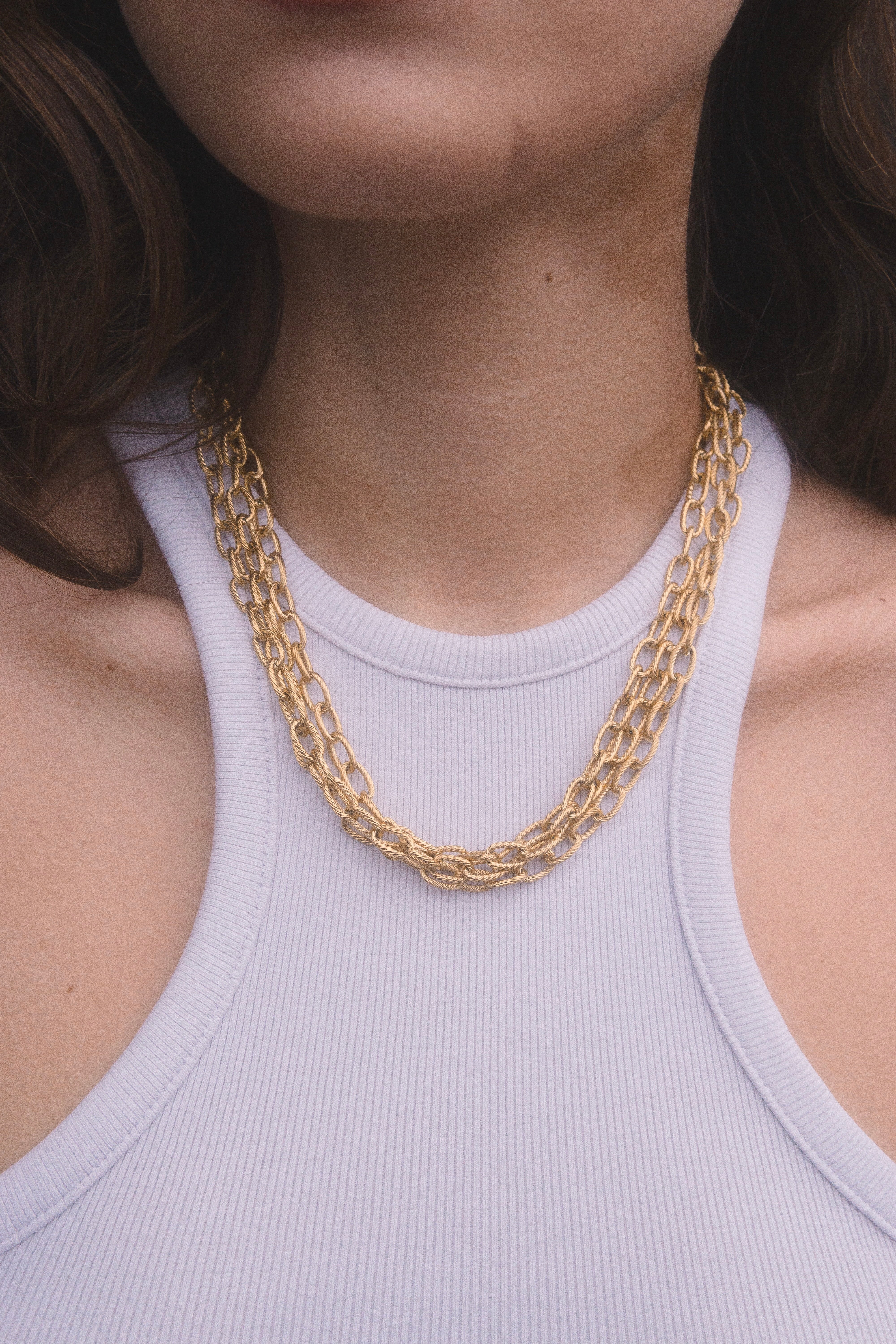 Collar de eslabones múltiples dorados