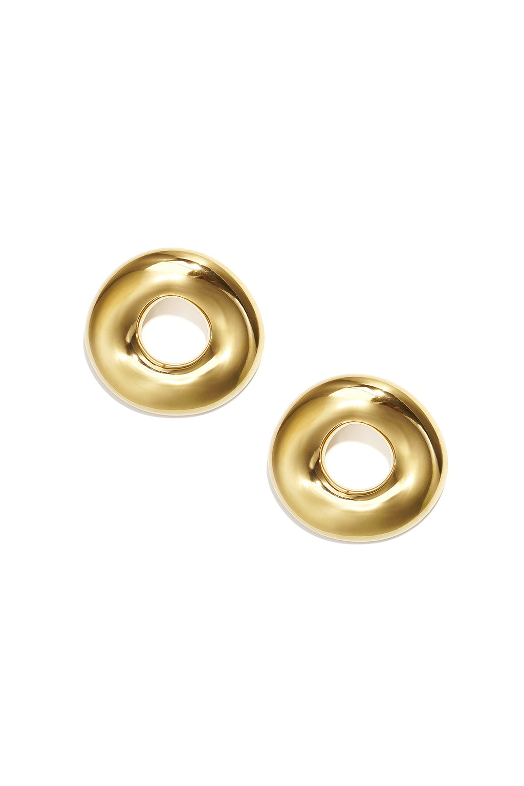 Pendientes llamativos con forma de rosquilla.