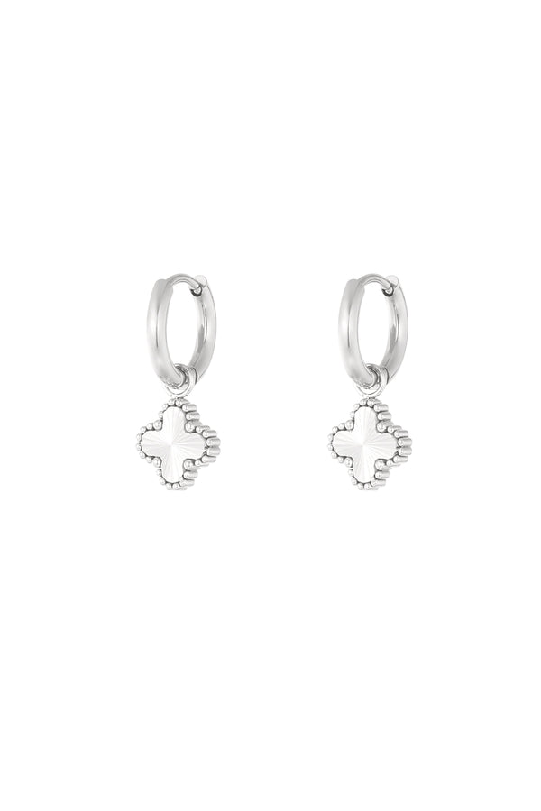 clover class earrings
