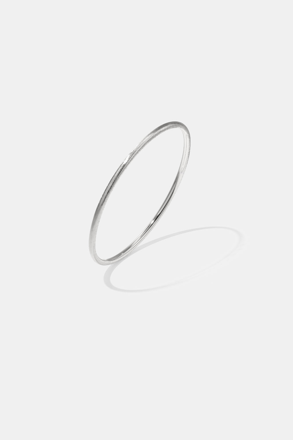 Elegant Lumé Bangle for All Occasions