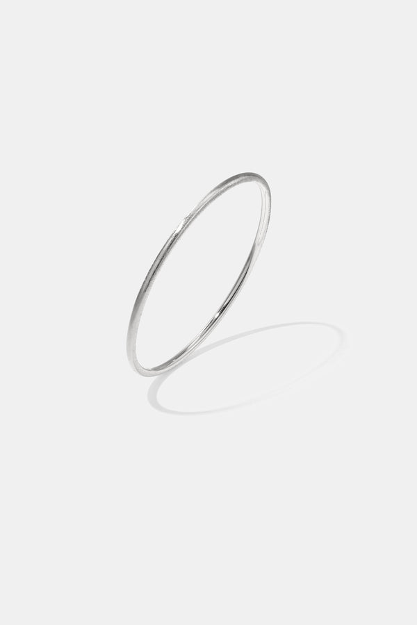 Elegant Lumé Bangle for All Occasions