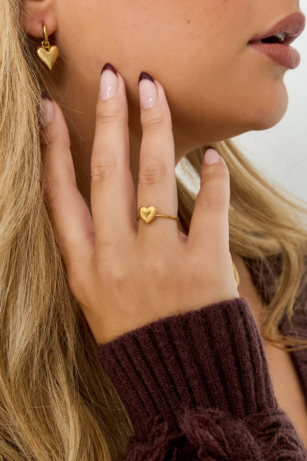 Simple small heart ring