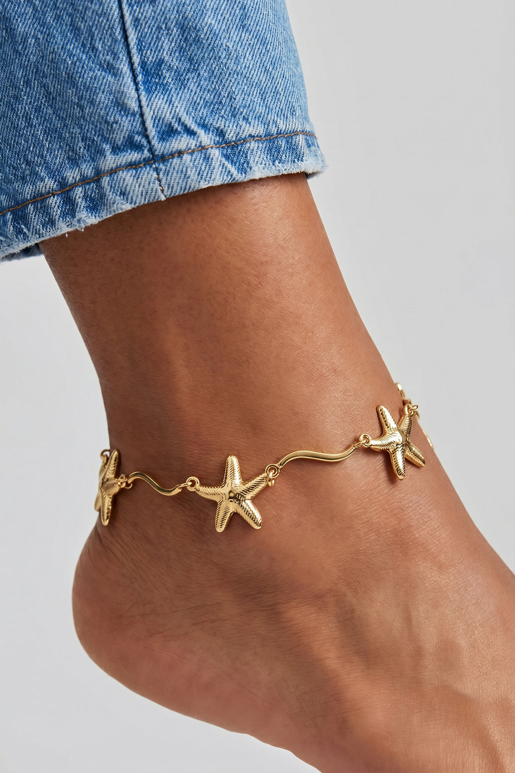 Ankle bracelet with pendant effect and starfish.