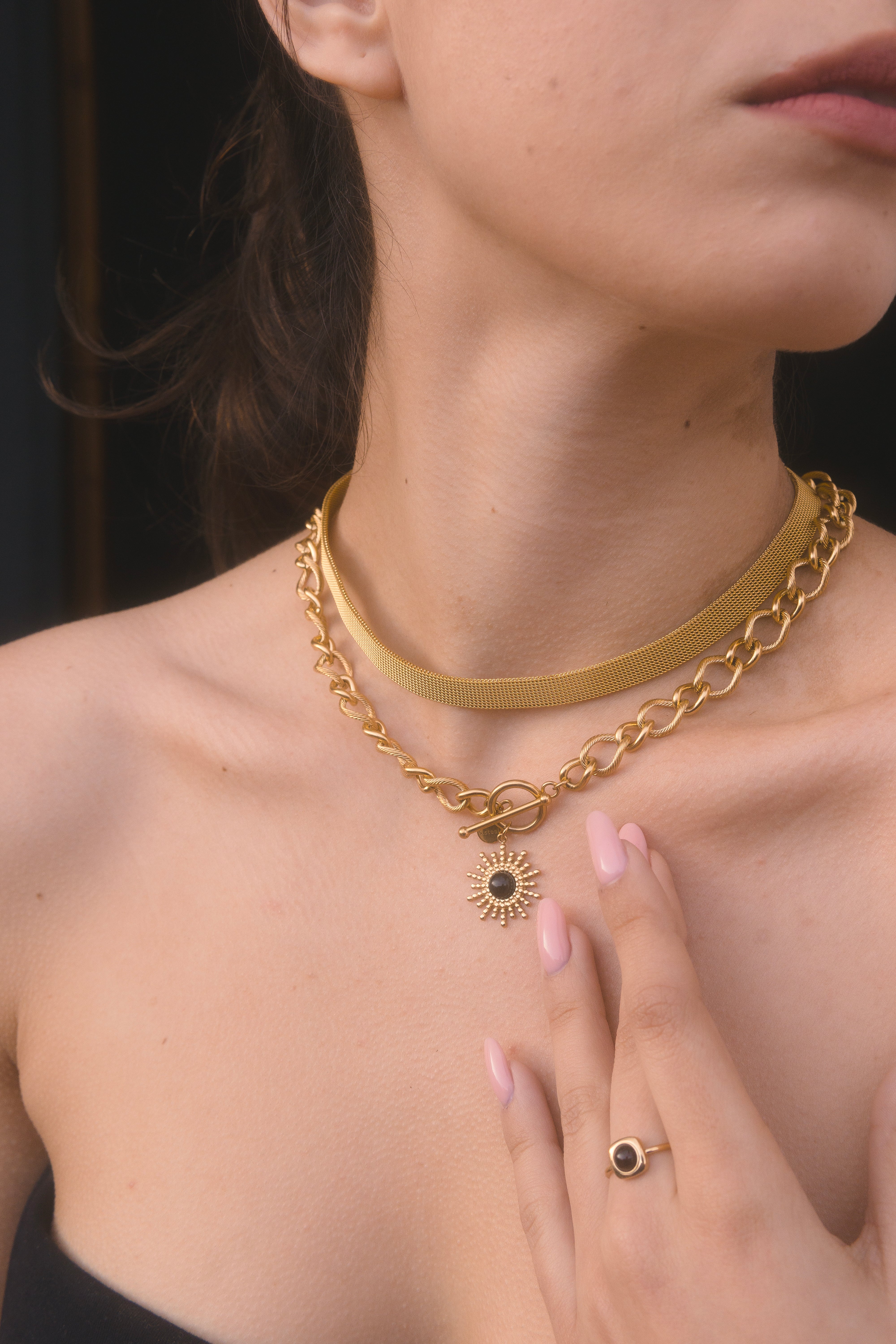 Collar de eslabones gruesos con colgante de sol