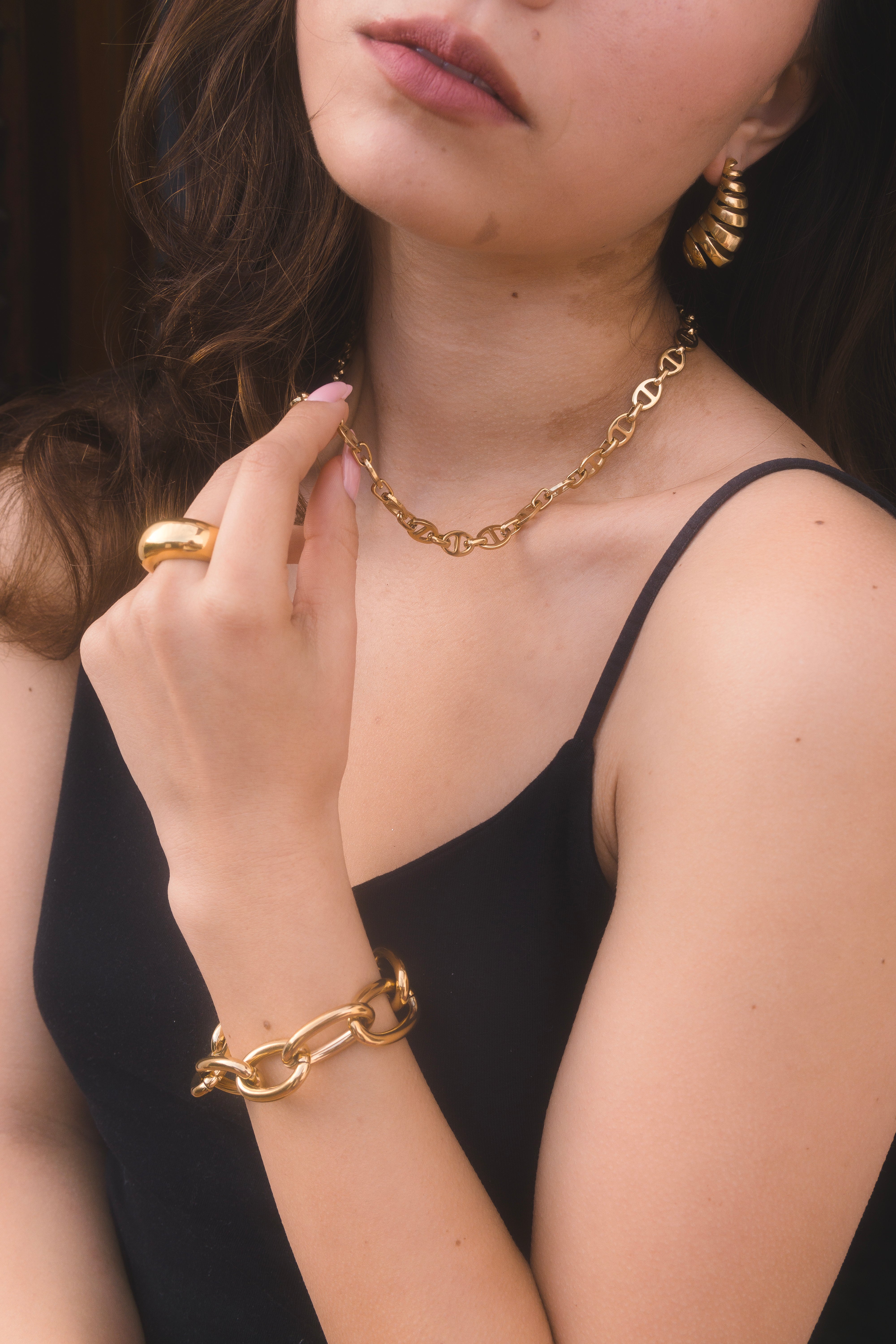 Collar de eslabones dorados ovalados