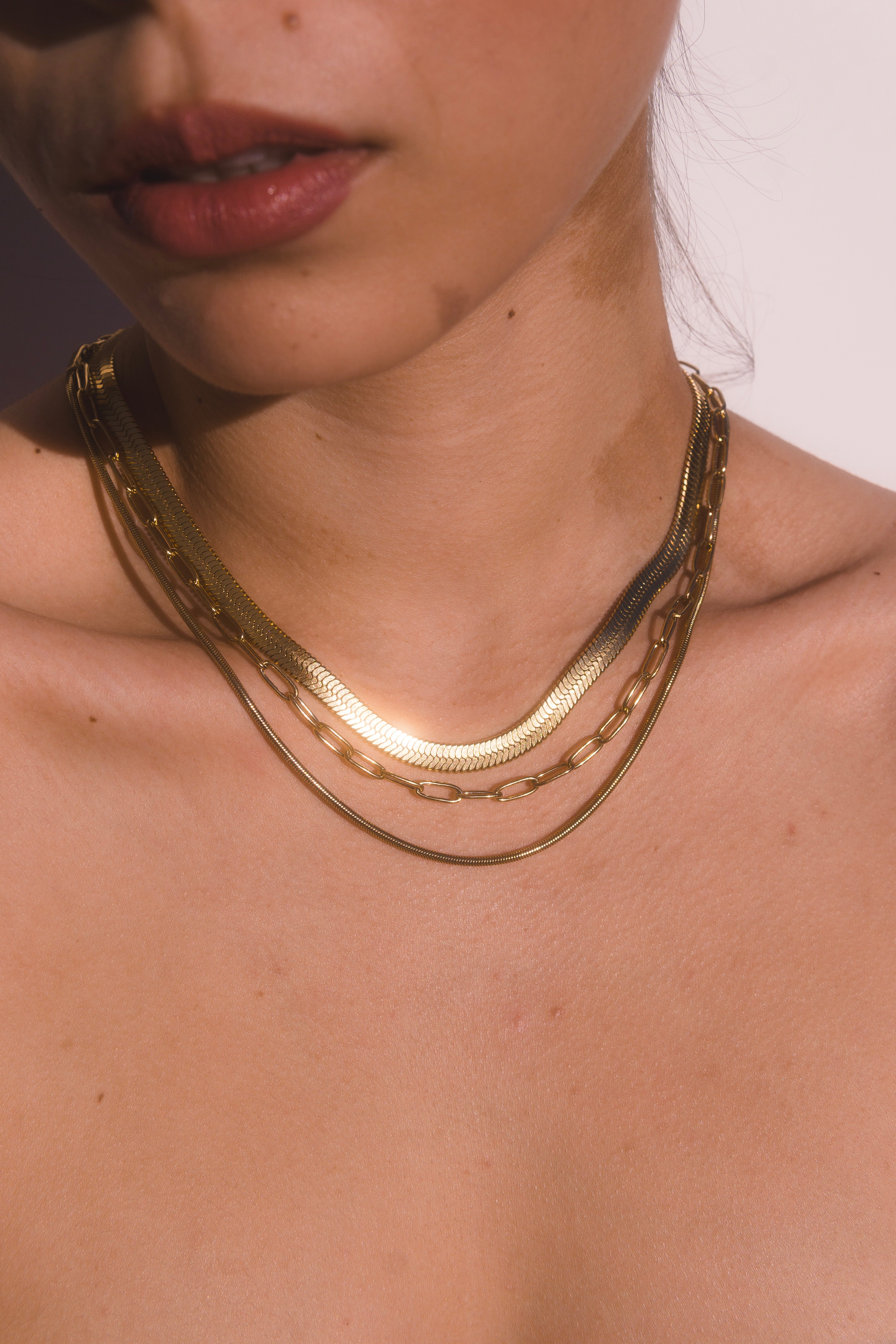 Collar de cadena redonda estilo serpiente en dorado