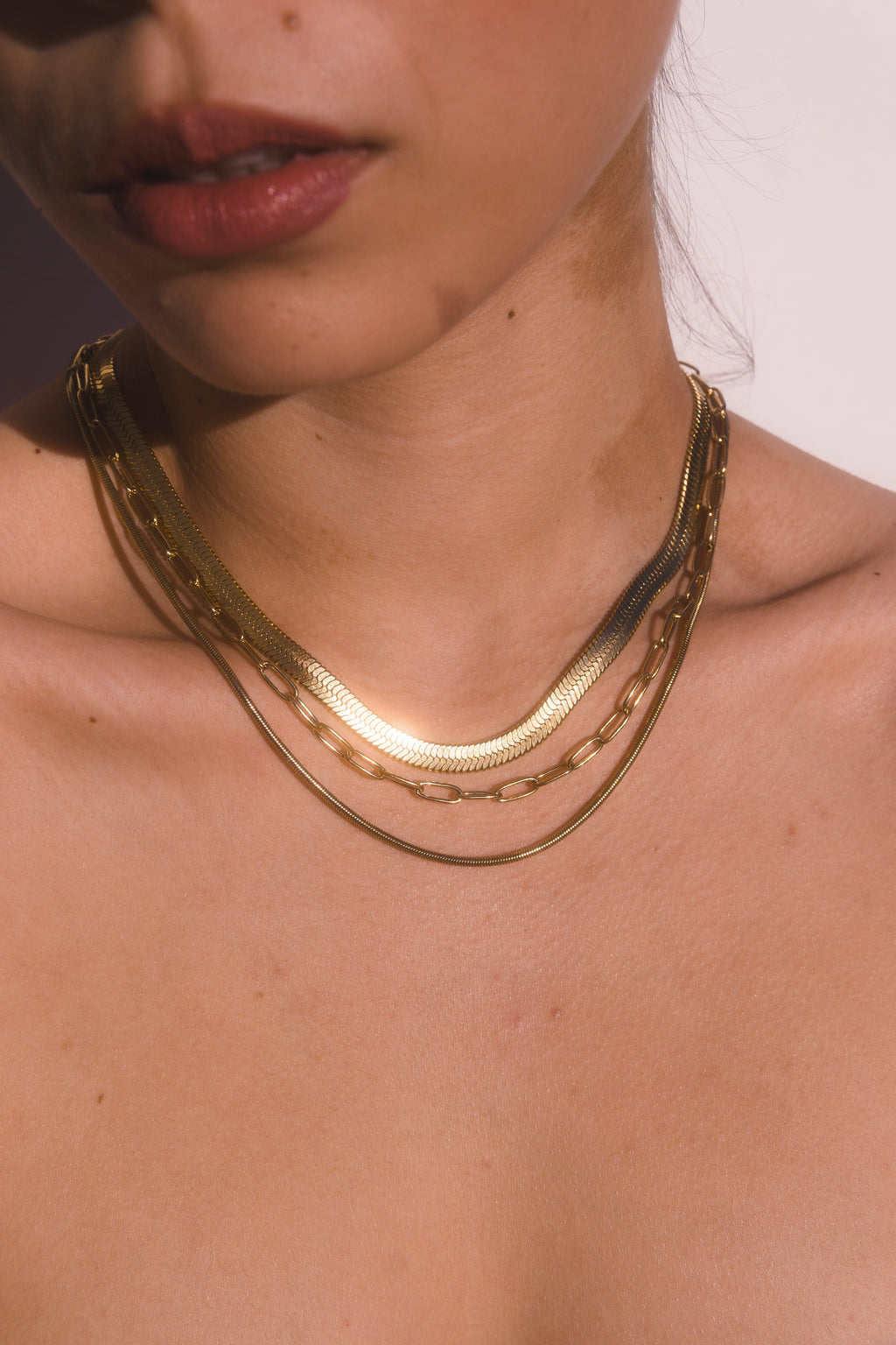 Collar de cadena redonda estilo serpiente en dorado