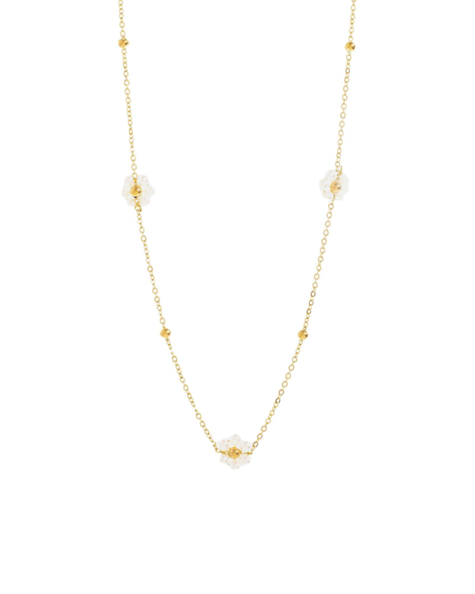 Collar con los flores de las perlas