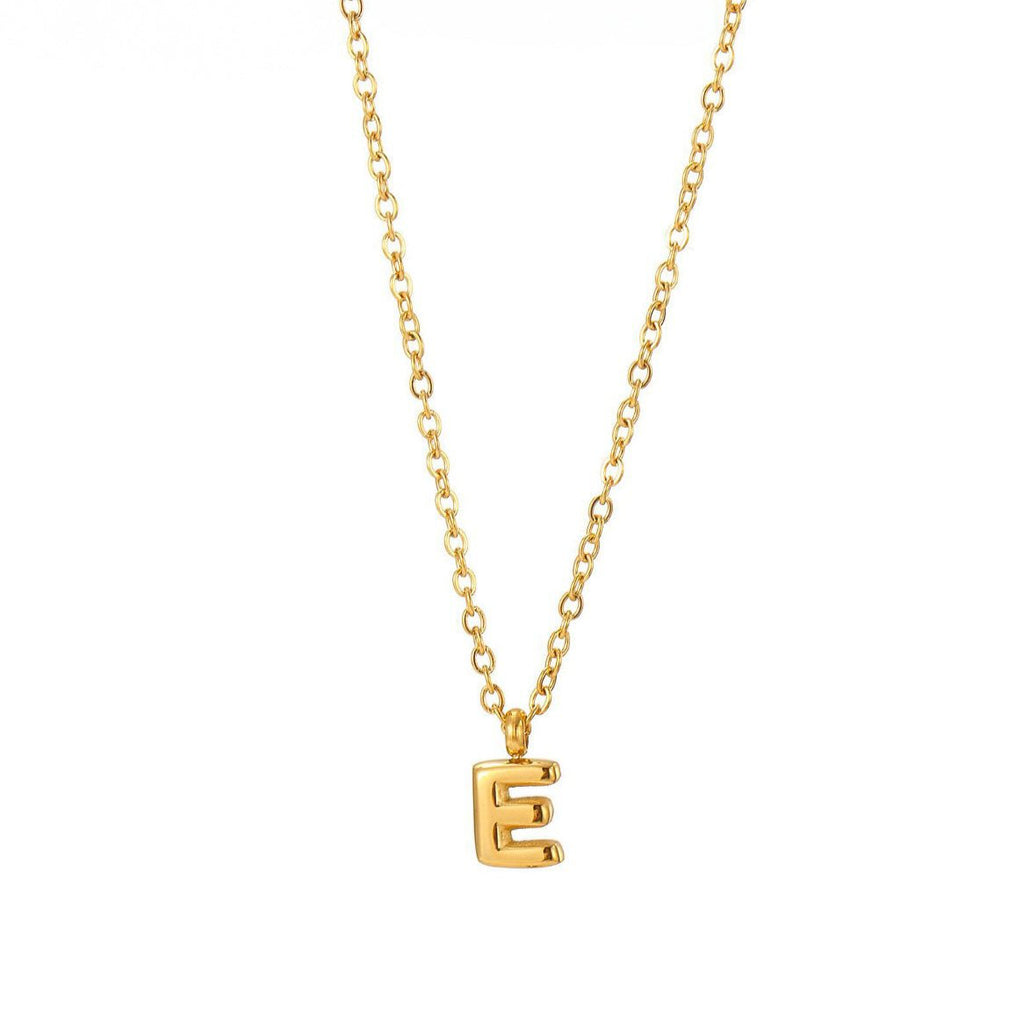Collar con letra（E）
