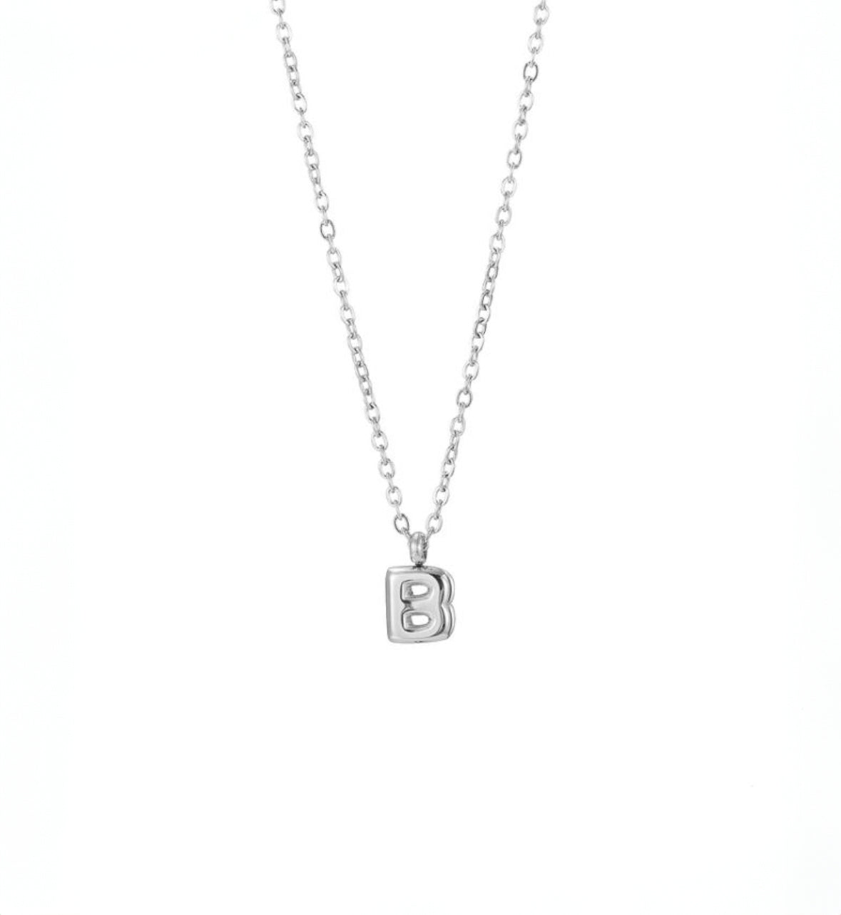 Collar con letra（B）