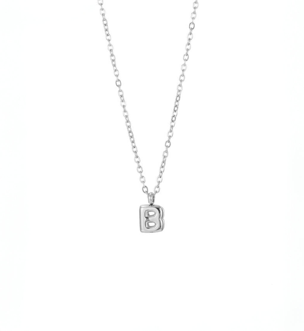 Collar con letra（B）