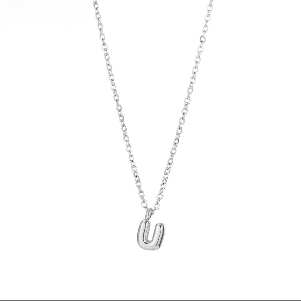 Collar con letra（U）
