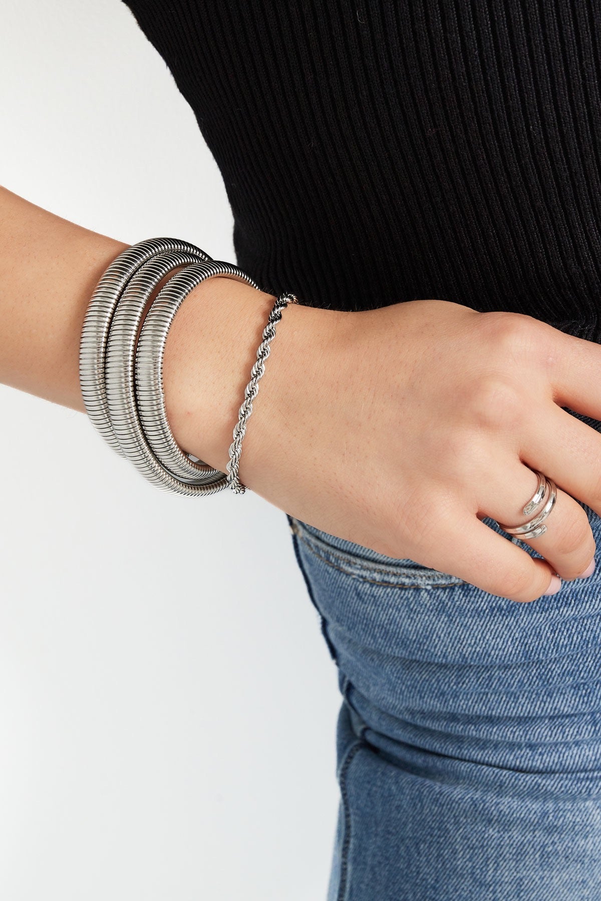 Pulsera retorcido plateado