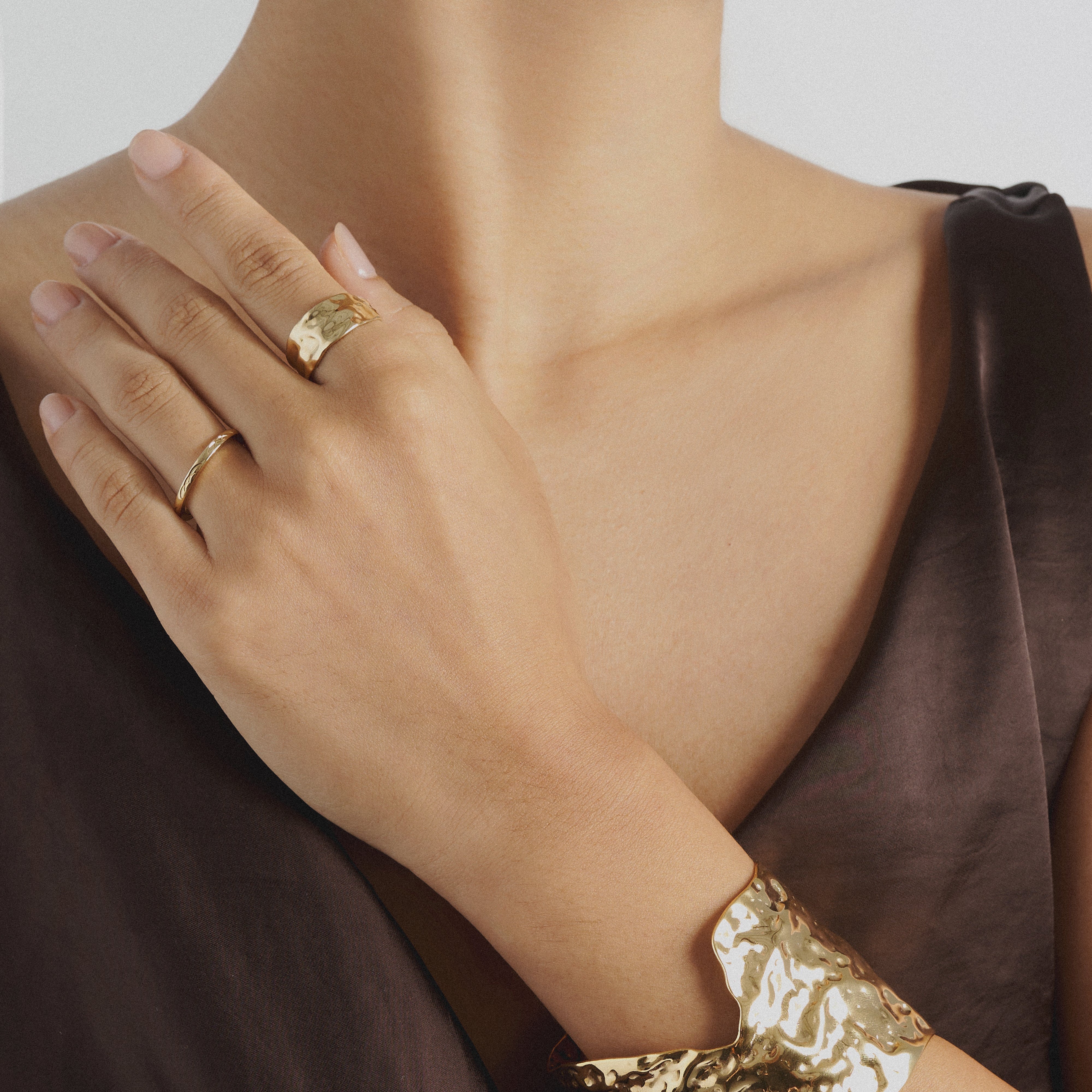 Anillo Minimal con Alas Dorado