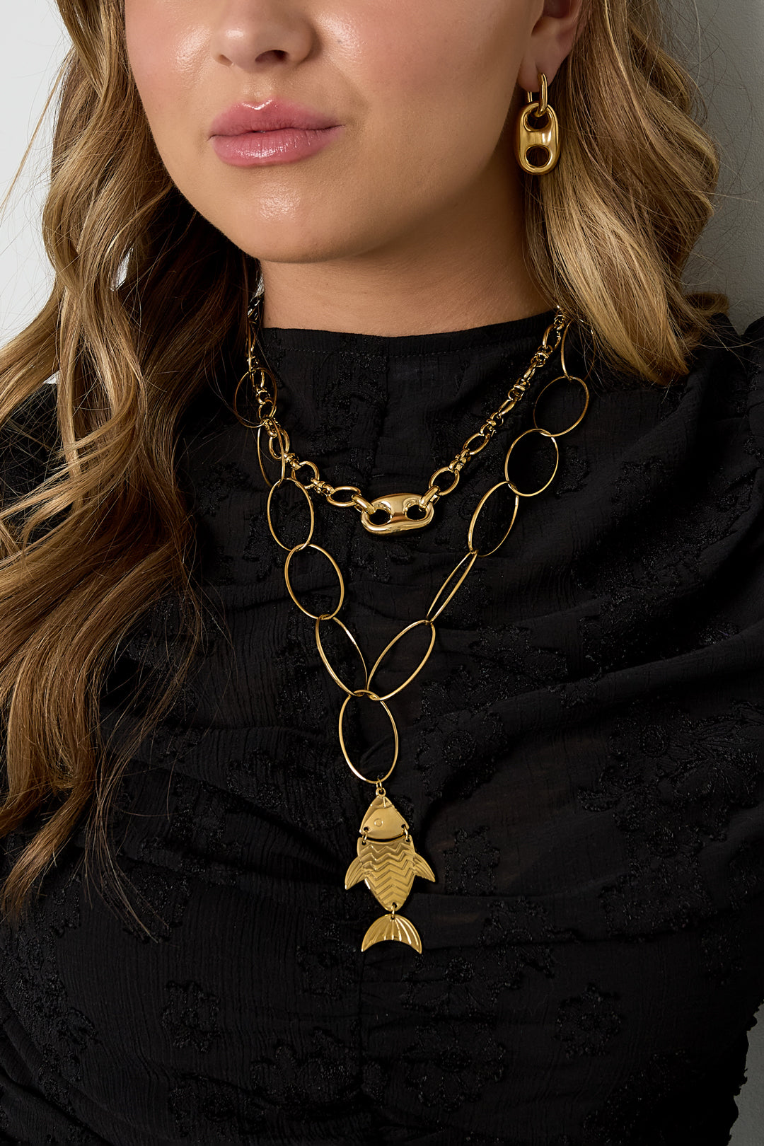 Button Detail Necklace Secondary product image