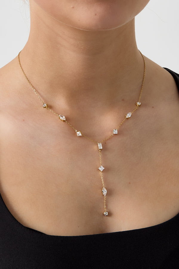 Collar en forma de Y con piedras
