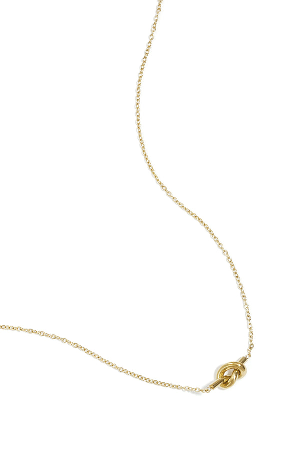 collar sencillo con dije anudado