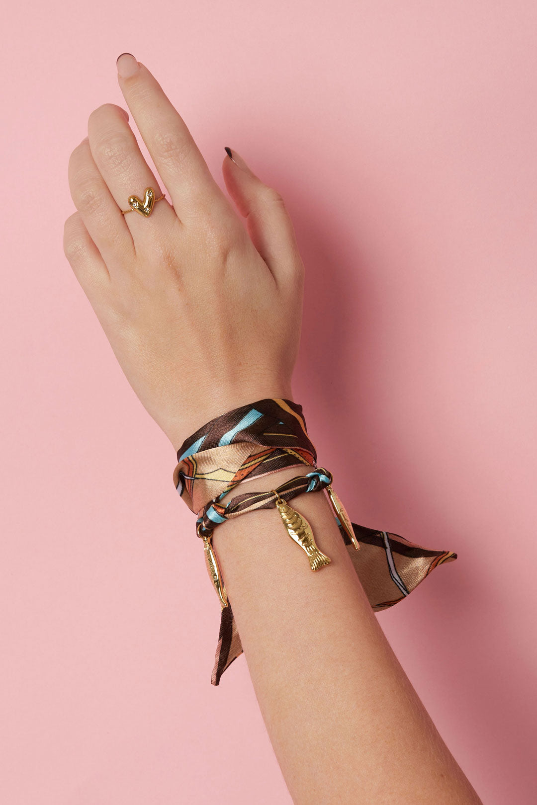Pulseras  con dijes de pez Imagen secundaria del producto